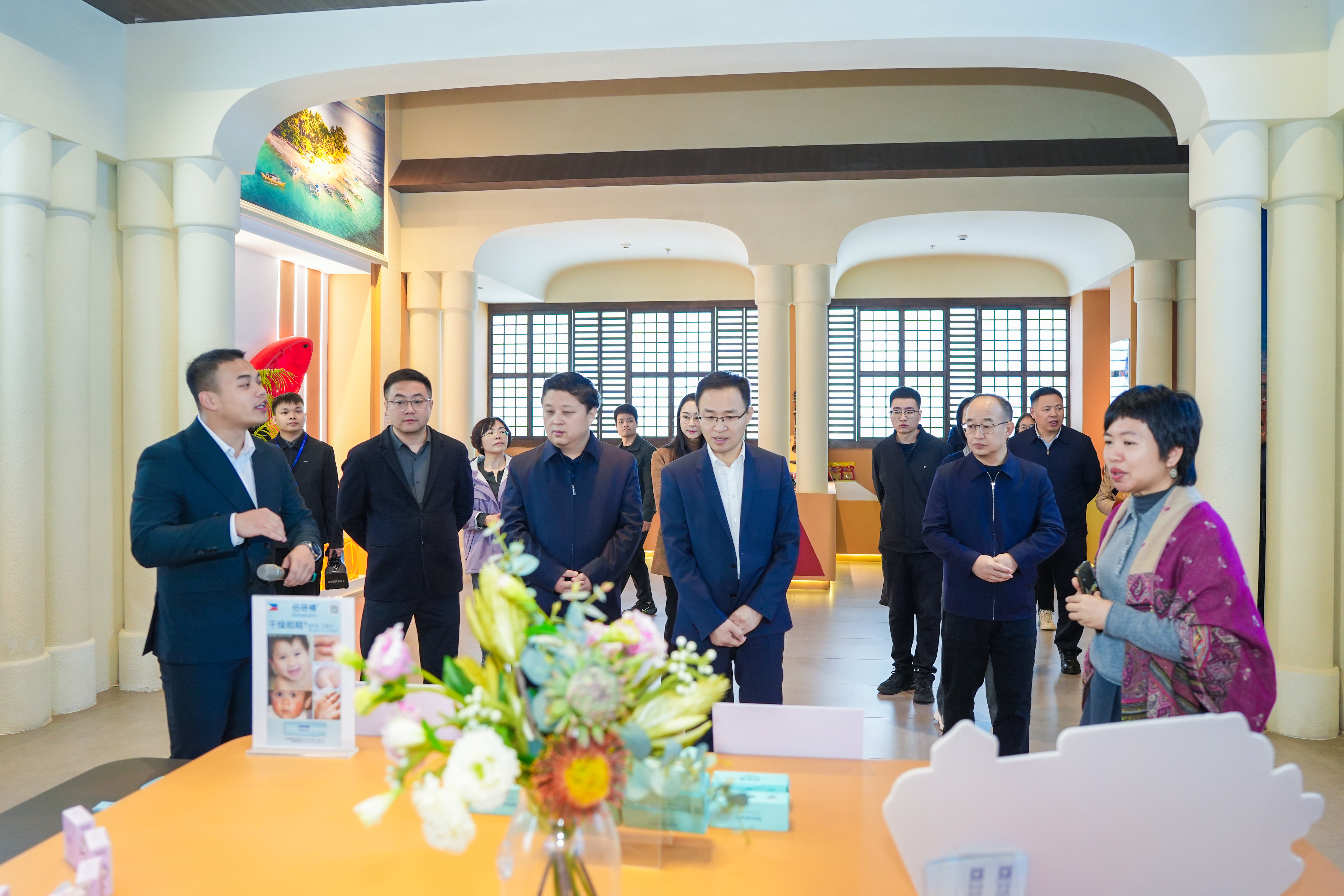 渭南市副市長(zhǎng)田躍新率隊(duì)到匯聚中心參觀(guān)調(diào)研